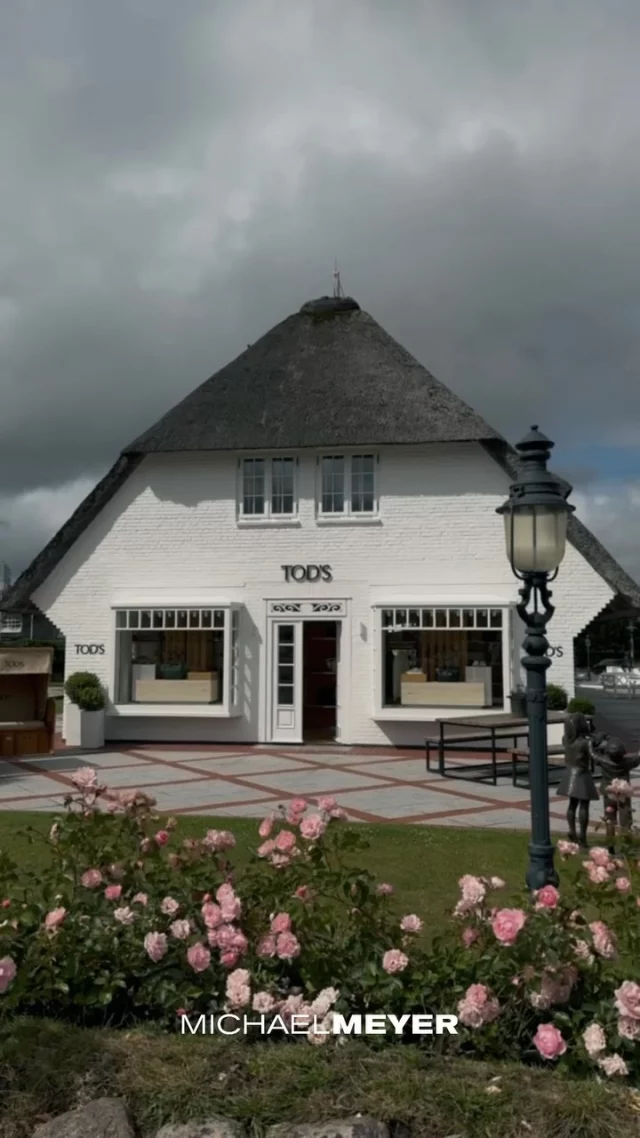 Slowing down and collecting memories in our Tod‘s Store in Kampen. Lovely to see you here! #island #michaelmeyerstores #tods #kampen #sylt