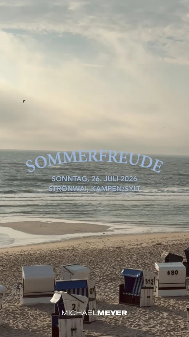 „Was aus einer spontanen Idee entstanden ist, wird langsam zur Tradition.“

Die Sommerfreude auf dem Strönwai in Kampen findet bereits zum vierten Mal in Folge statt – hosted by @inga_griese und Michael Meyer. 

Wenn die ganze Straße lacht, Menschen zusammenkommen und überall besondere Momente entstehen, ist wieder Sommerfreude. Freut euch auf viele liebevoll ausgewählte Specials, Aktionen und Erlebnisse für die ganze Familie.

-Strönwai, Kampen
-Sonntag, 26. Juli 2026
-12:00–17:00 Uhr

Kommt vorbei, genießt die besondere Atmosphäre und feiert mit uns einen unvergesslichen Sommertag. Wir freuen uns auf euch! 

#michaelmeyerstores #kampen #sylt #Sommerfreude26 #strönwai